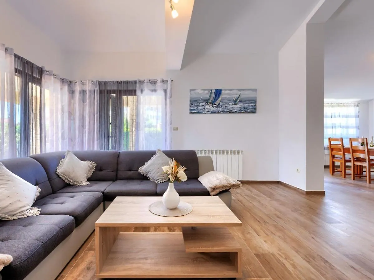 Holiday Home Danijela By Interhome Liznjan